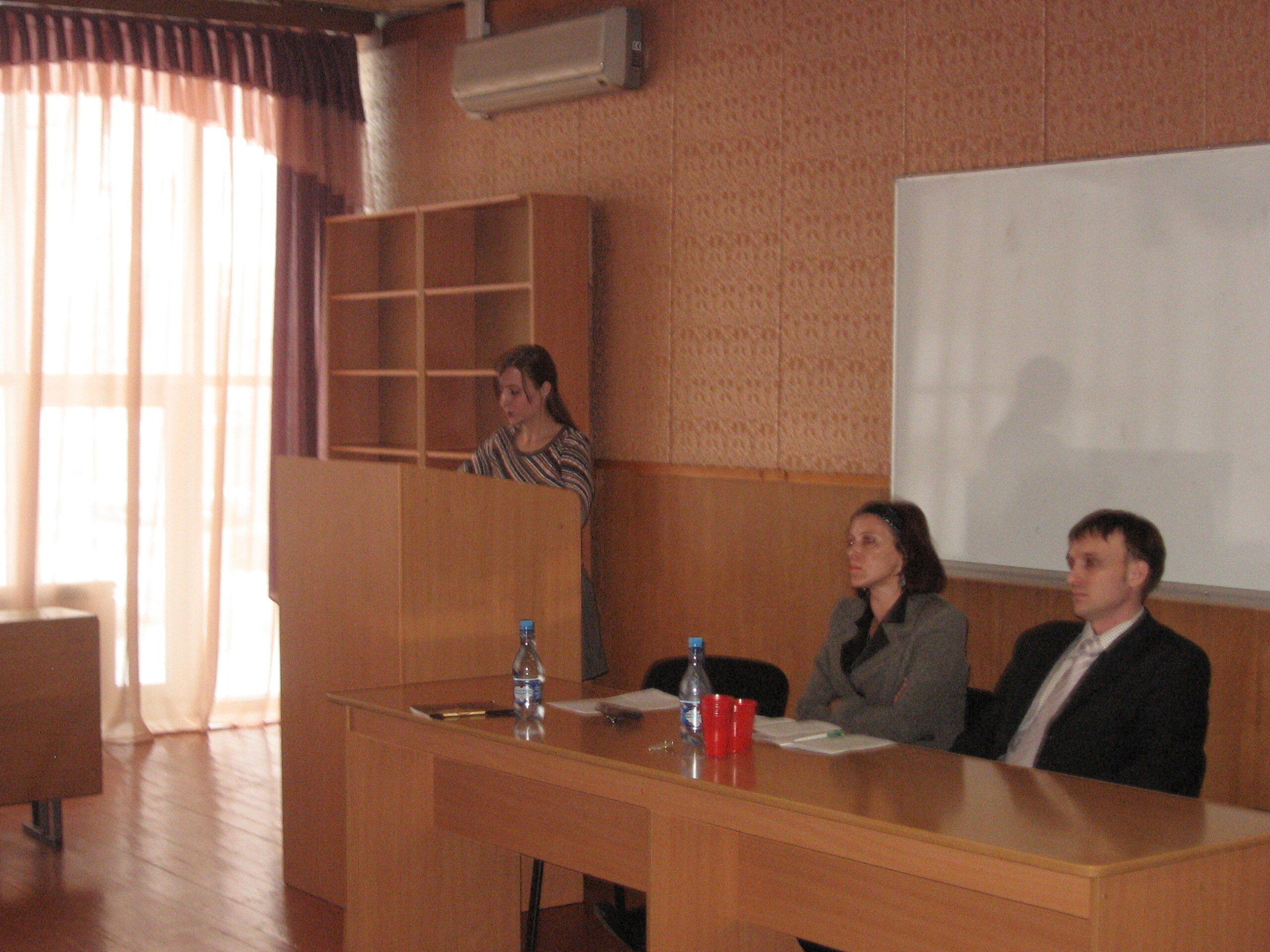 Заседание секции «Устная история и этнография.». Справа налево: Куприянова И.В., Назаров И.И.  7 декабря 2007 г.