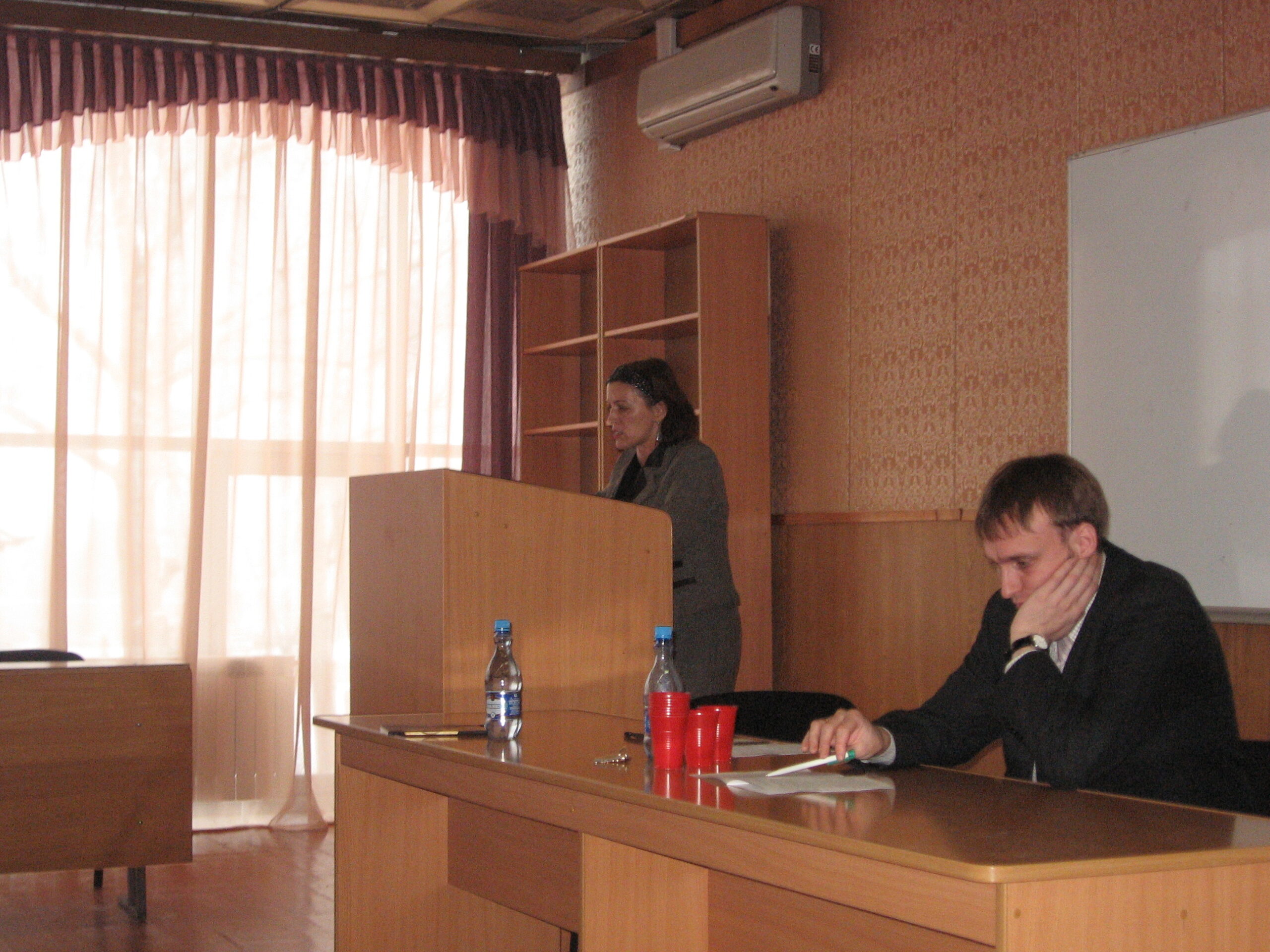 Заседание секции «Устная история и этнография.».. Слева направо: выступает Куприянова И.В., Назаров И.И. 7 декабря 2007 г.